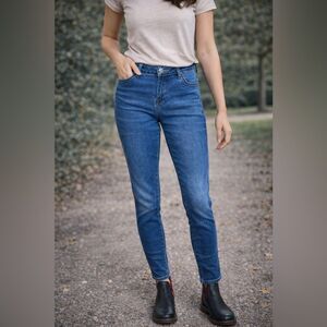 Harlow  Mid Rise Skinny Jeans